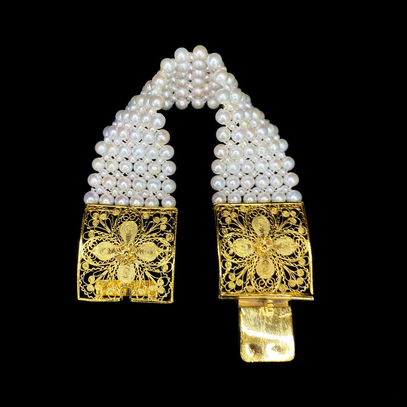 Woven Pearl Bracelet with 18k Yellow Gold Plated Floral Clasp