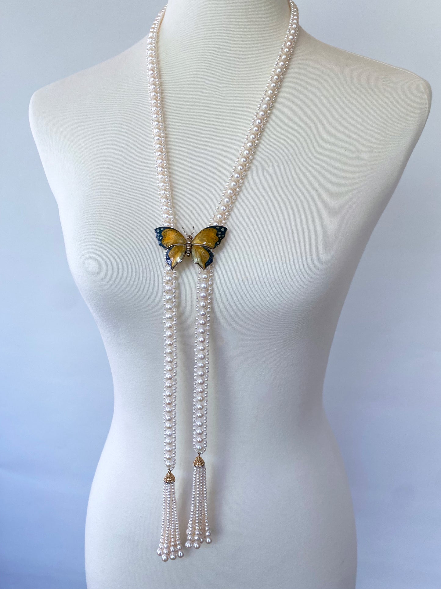 Pearl Sautoir with 14 Karat Gold and Diamond Cup and Pearl Tassels