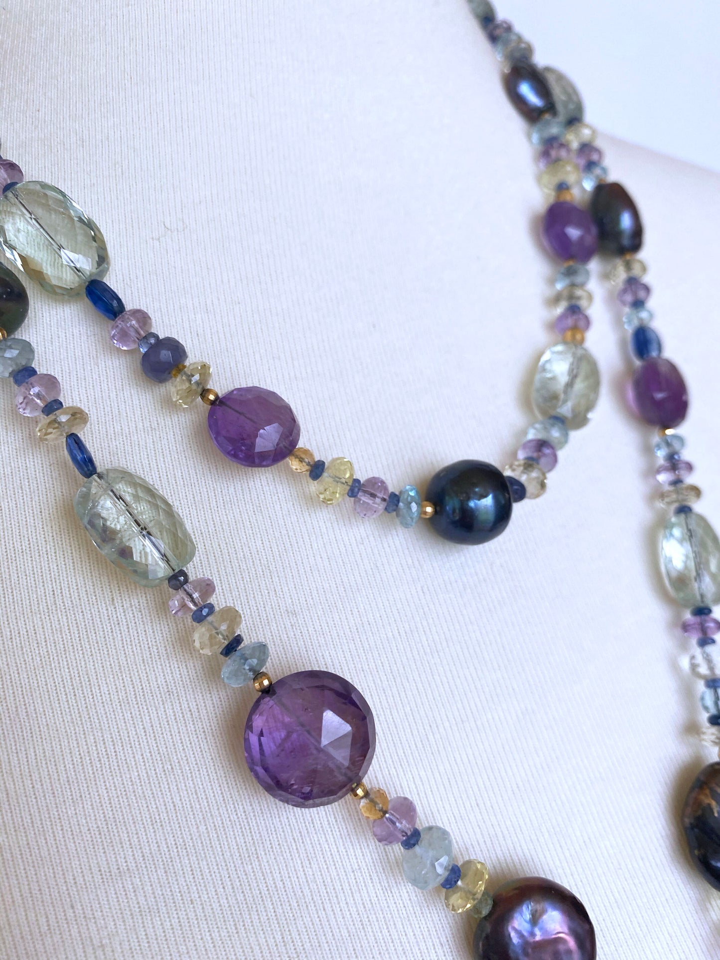 Black Pearl Sautoir with Semi-Precious Beads, gold parts and tassel