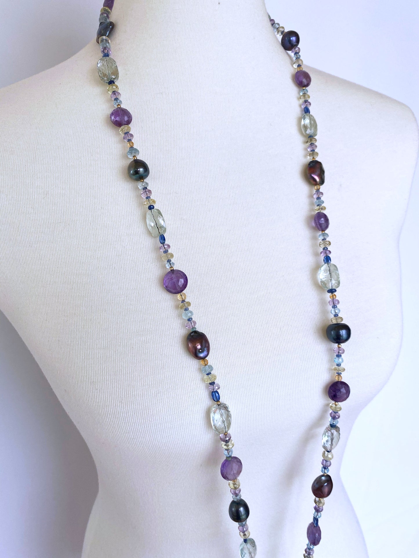 Black Pearl Sautoir with Semi-Precious Beads, gold parts and tassel