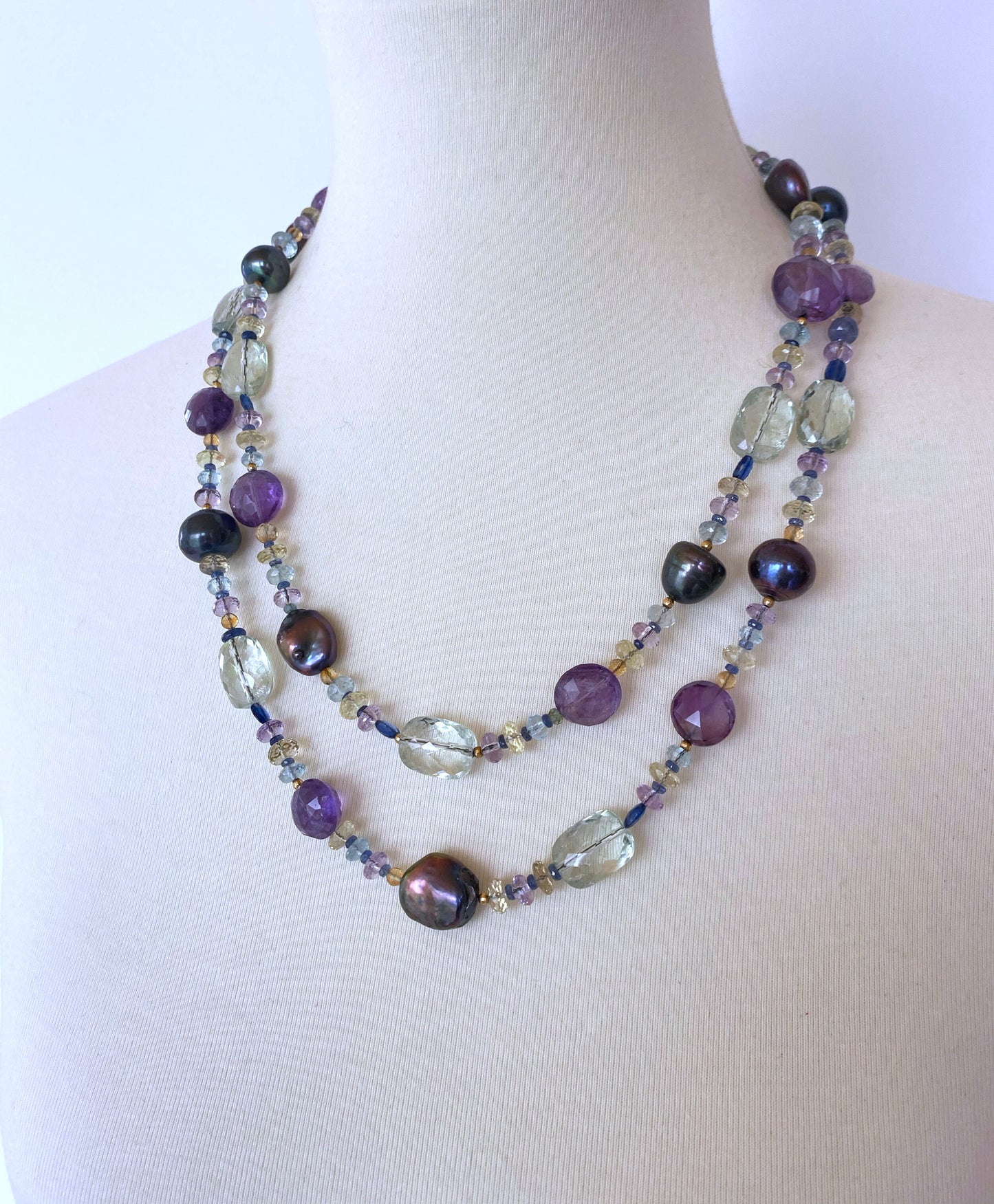 Black Pearl Sautoir with Semi-Precious Beads, gold parts and tassel