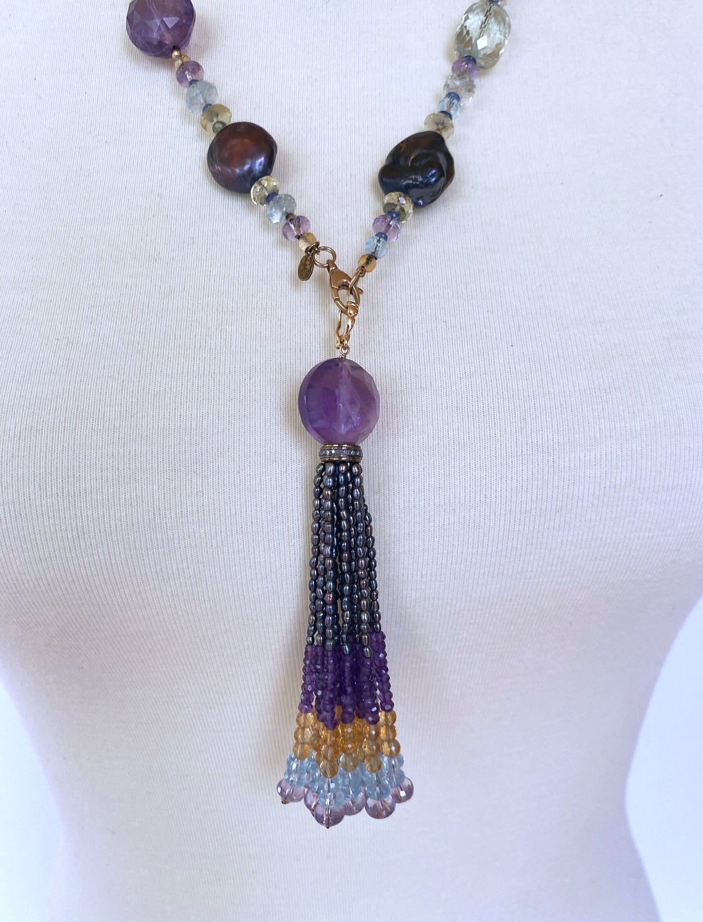 Black Pearl Sautoir with Semi-Precious Beads, gold parts and tassel