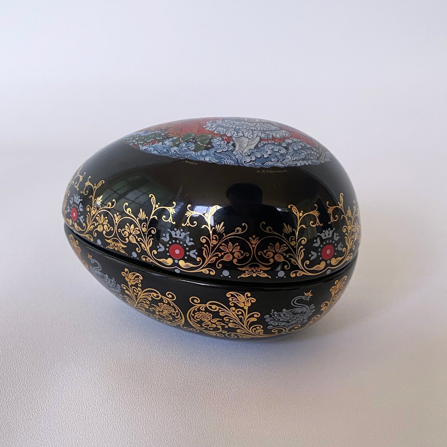 Vintage Rare Palekh Porcelain Swan Lake Music Box / Egg with Gold