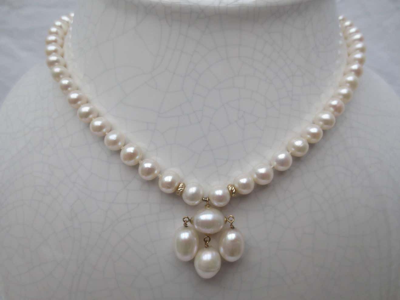 Pearl Necklace with Baroque Pearl Centerpiece & 14k Gold Clasp