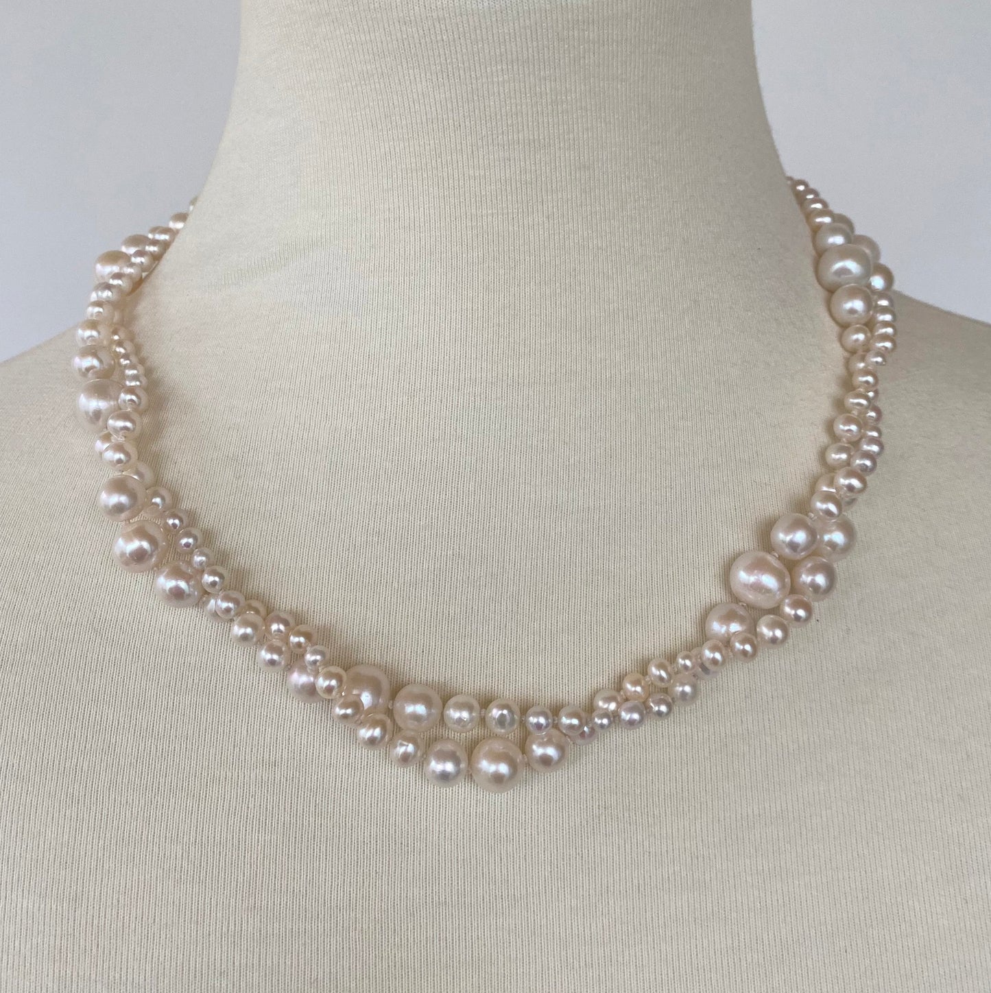 Graduated Pearl Necklace with 14k White Gold Clasp