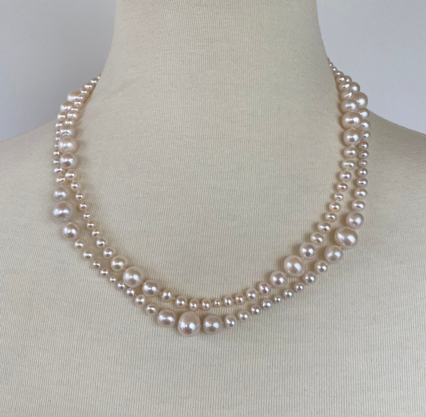 Graduated Pearl Necklace with 14k White Gold Clasp