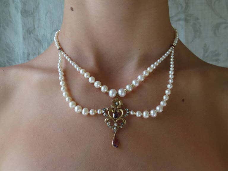 Marina J. Graduated Pearl Necklace with Gold Vintage Pendant & 14K Gold Clasp