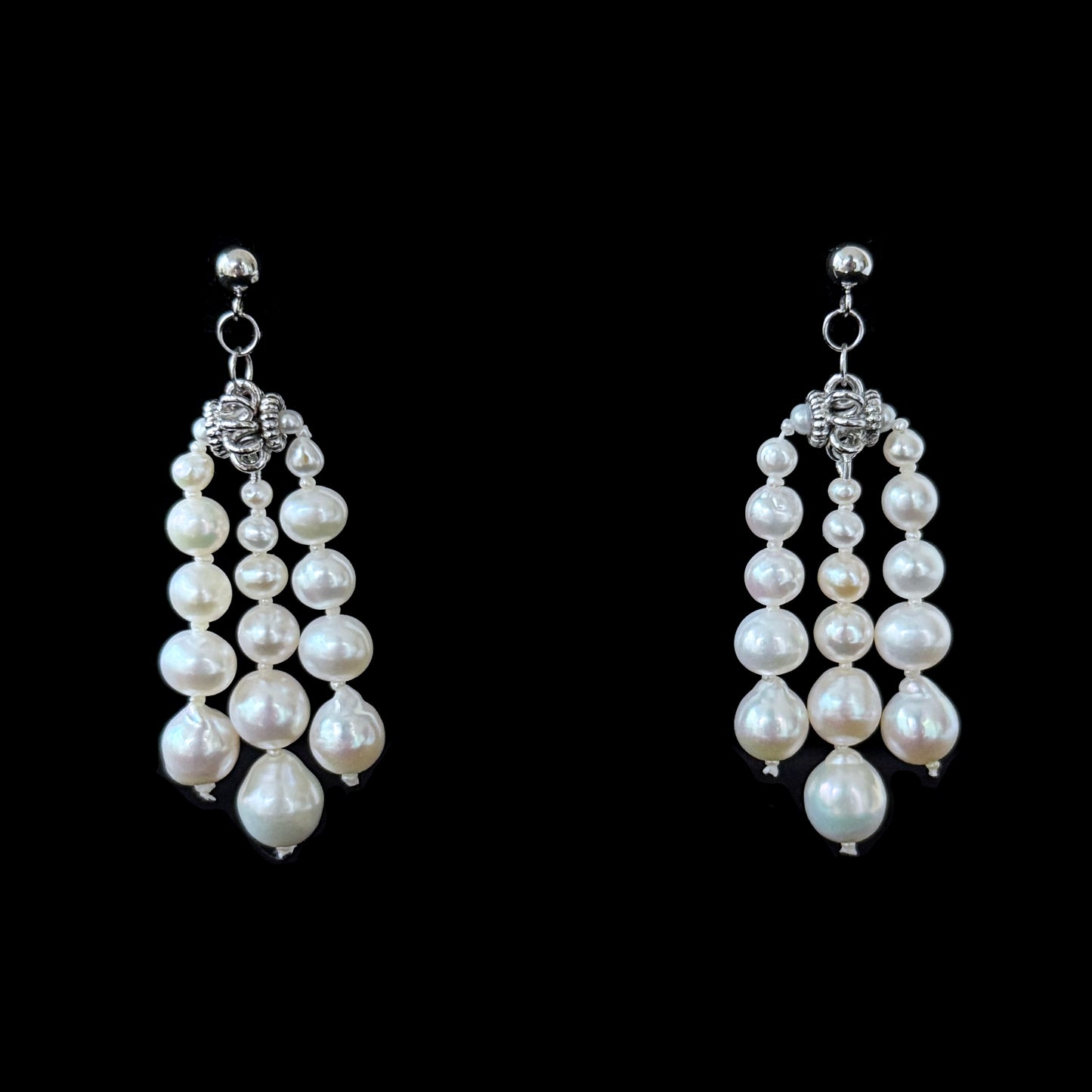 Graduated Pearl Raindrop Dangle Earring