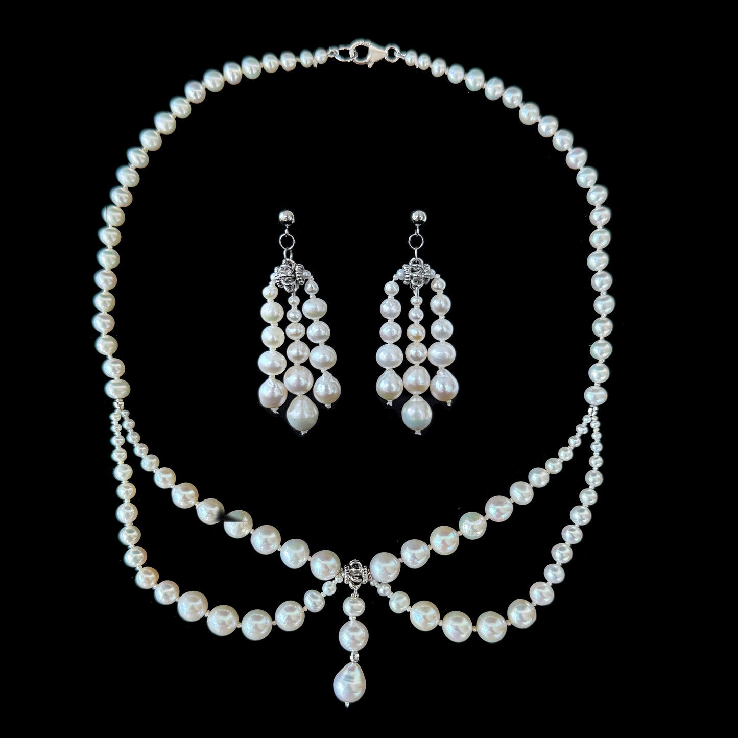 Graduated Pearl Raindrop Dangle Earring