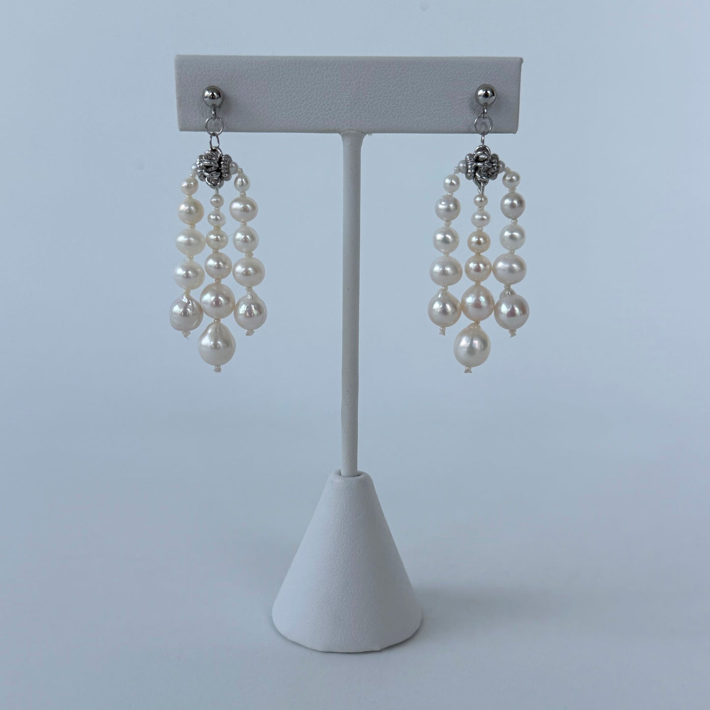 Graduated Pearl Raindrop Dangle Earring