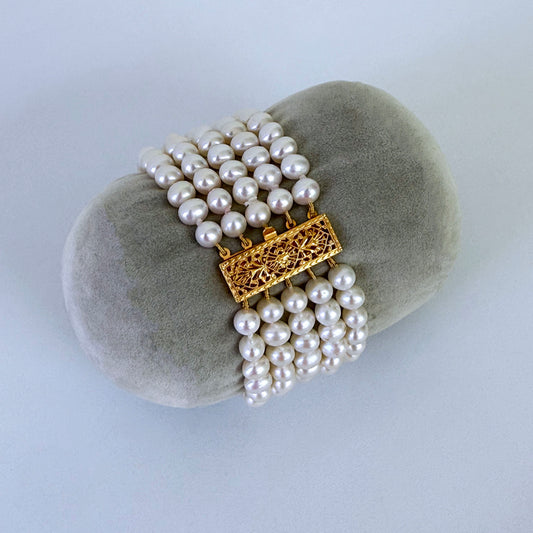 Classic Pearl Bracelet with Filigree Gold Clasp
