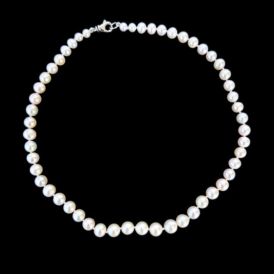 Graduated Pearl Necklace with Rhodium Silver Clasp