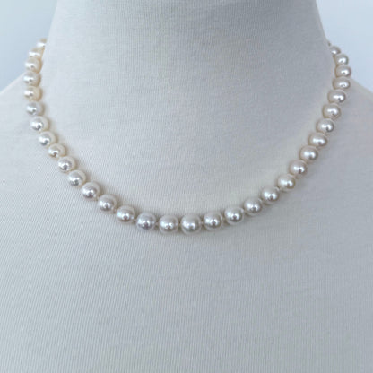 Graduated Pearl Necklace with Rhodium Silver Clasp