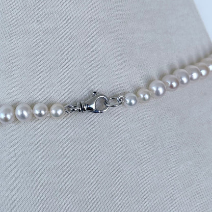 Graduated Pearl Necklace with Rhodium Silver Clasp