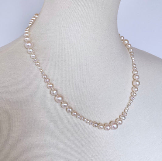 Graduated White Pearl Necklace with Yellow Gold Clasp