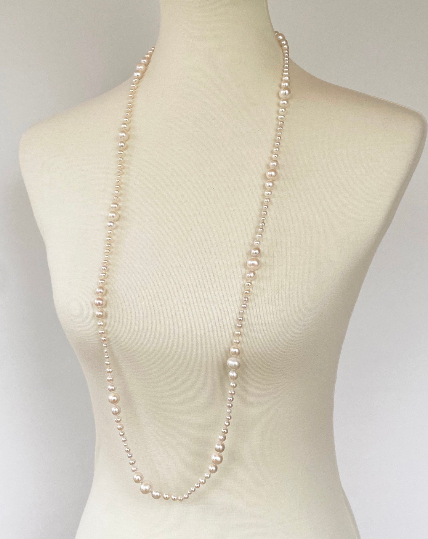 Graduated Pearl Necklace with 14k White Gold Clasp