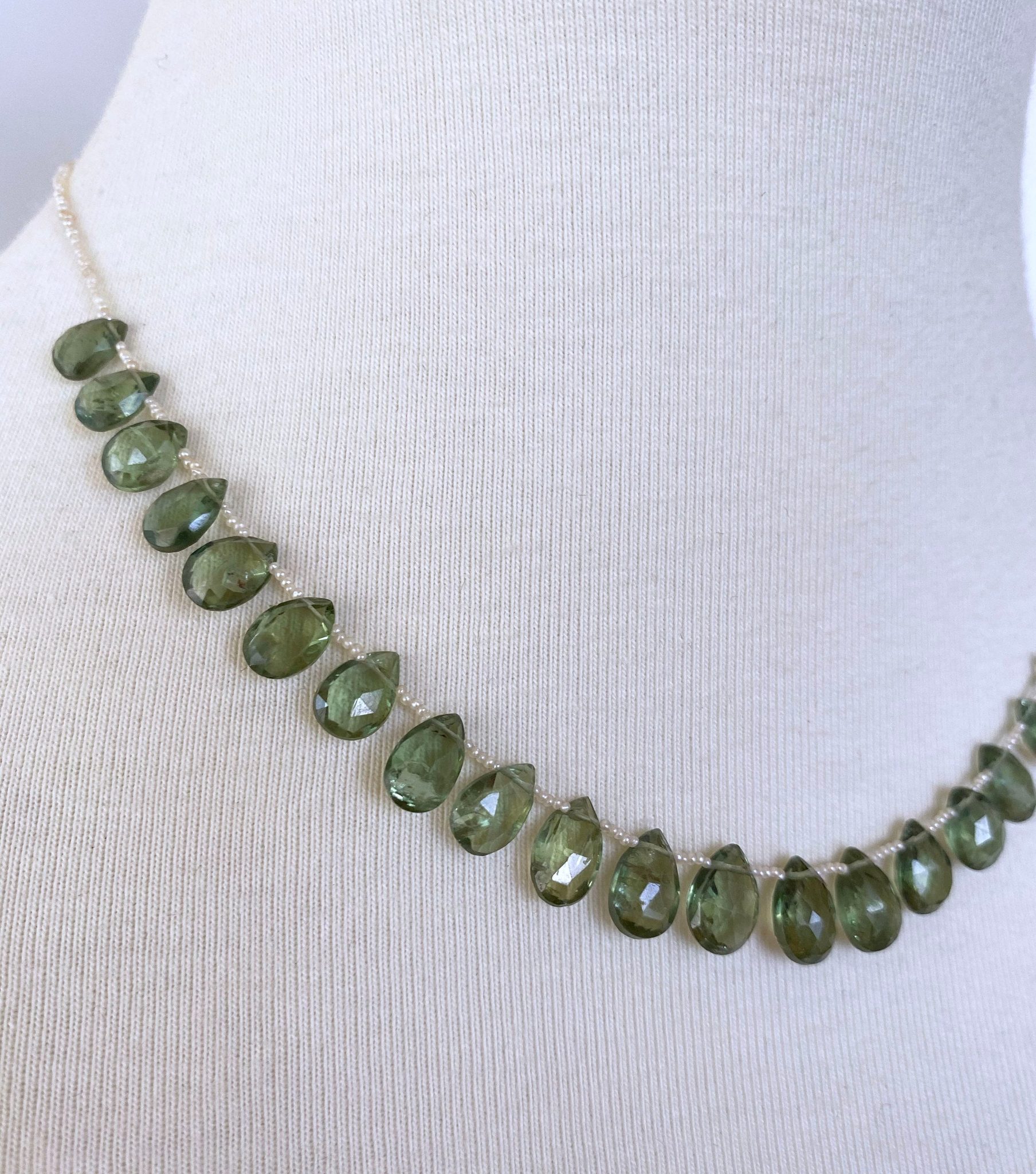 Vintage Seed Pearl Necklace with Peridot and 14k Yellow Gold - Image 2