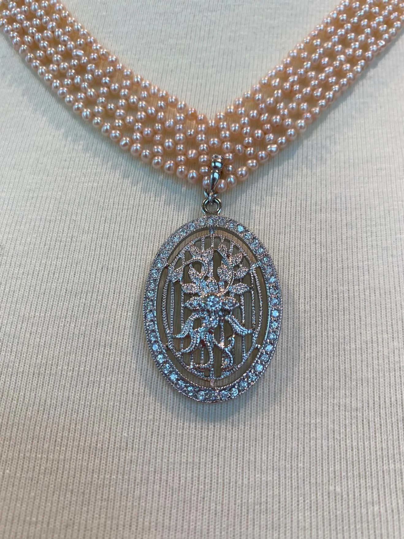 Woven Pink Pearl "V" Necklace with 14k White Gold-Plated Sliding Clasp - Image 3