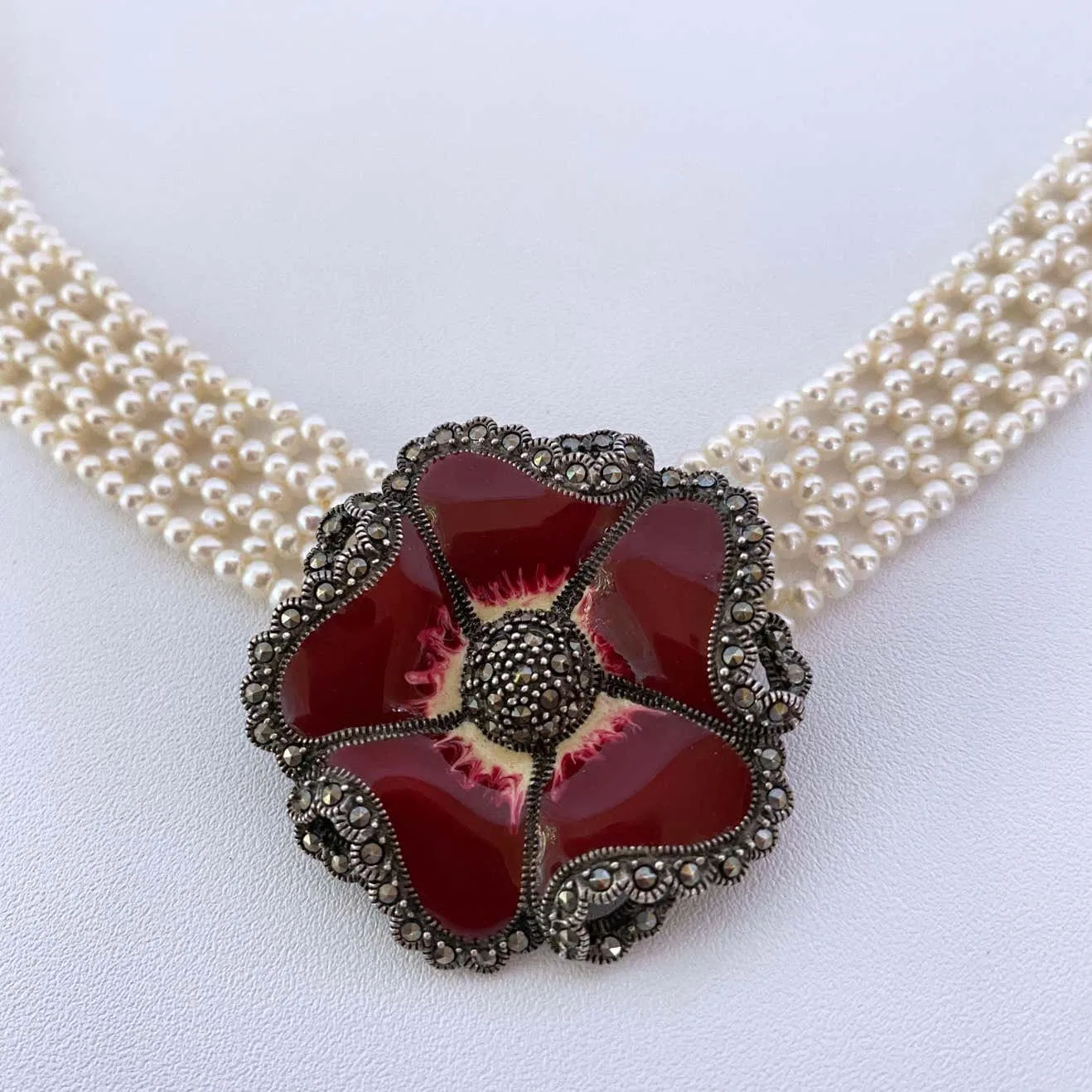 Woven 'V' Shaped Pearl Necklace with Vintage Brooch - Image 3