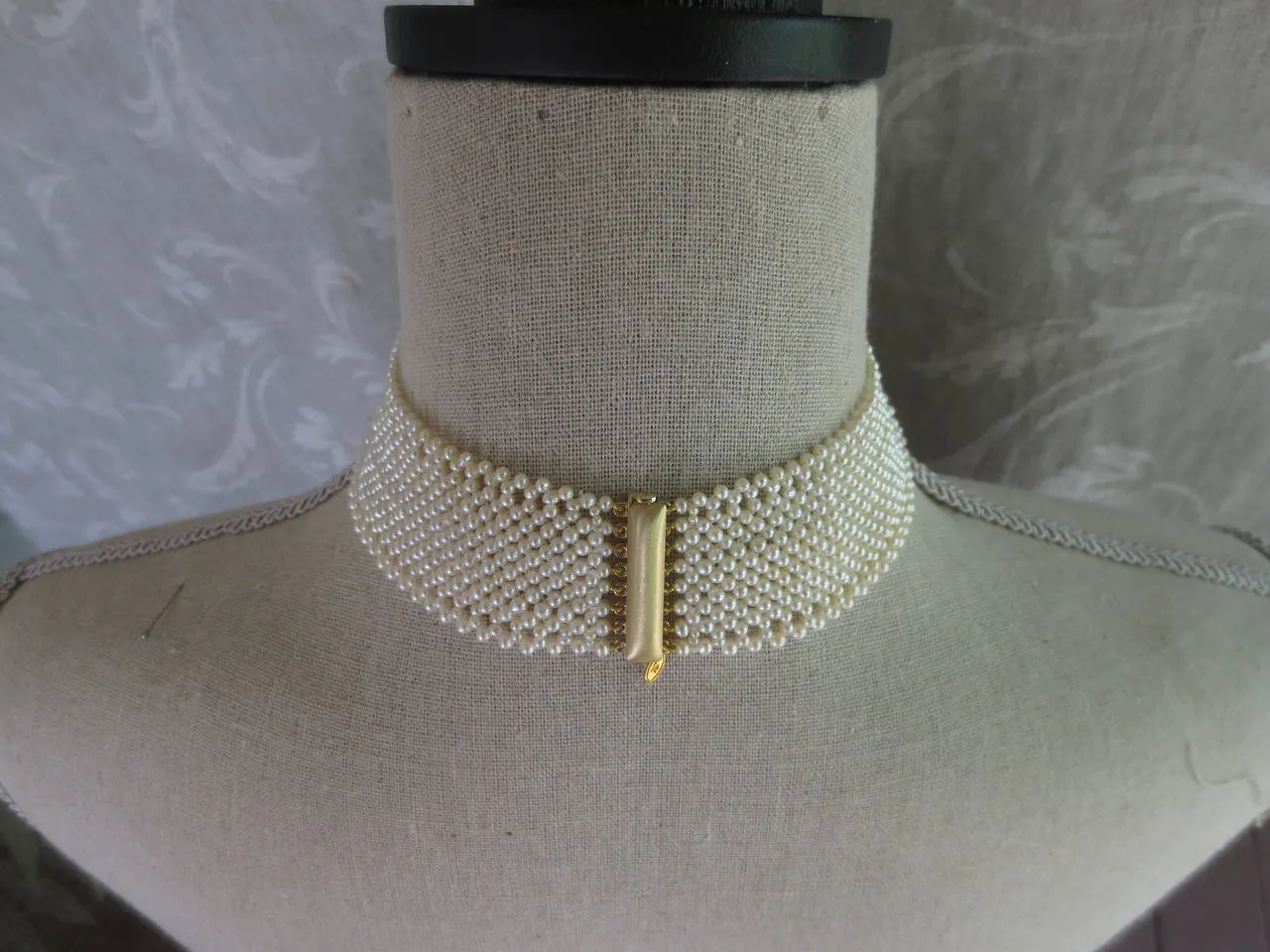Woven White Pearl Choker Necklace with 14 k Yellow Gold Clasp - Image 7